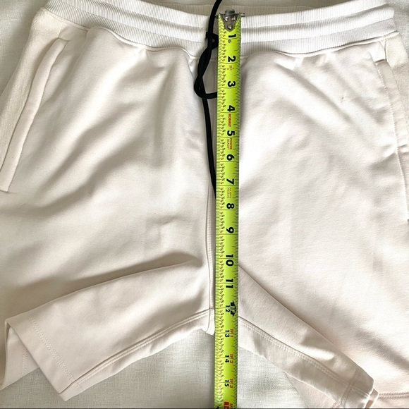 FABLETICS The Courtside French Terry Short Bone - Picture 10 of 16